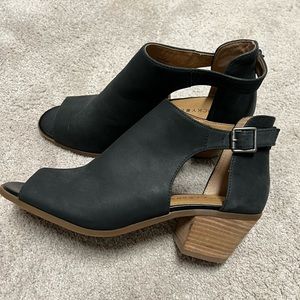Lucky Brand leather sandals